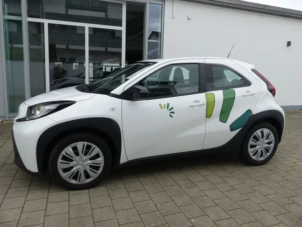Gebraucht Toyota Aygo X Play 72 PS (52 kW) 2023 Weiß SUV