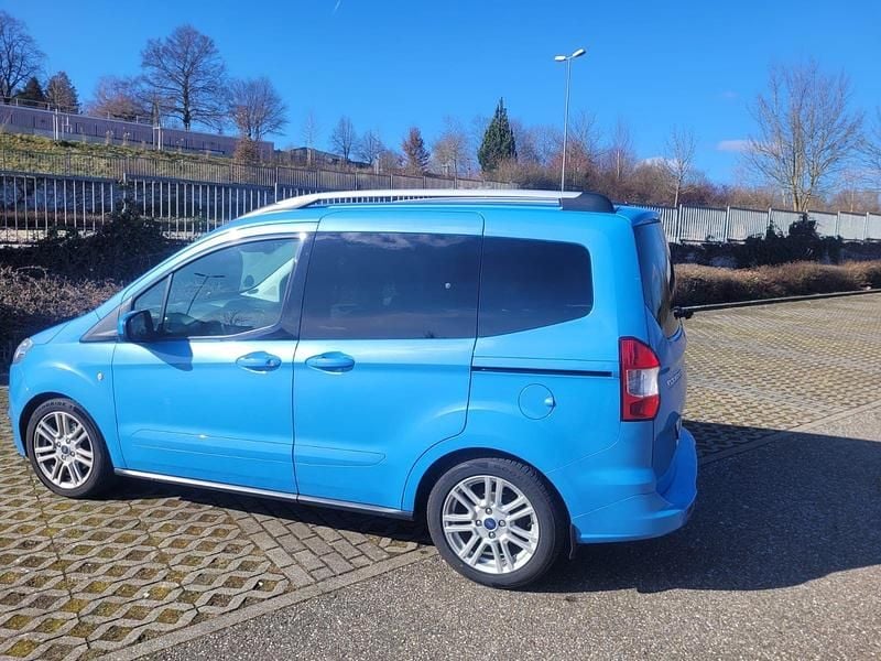 Gebraucht Ford Tourneo Courier Titanium 95 PS (69 kW) 2017 Blau Van / Kleinbus