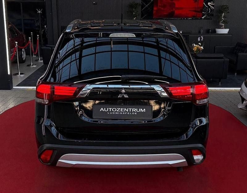 Begagnad Mitsubishi Outlander Plus 150 HK (110 kW) 2015 Svart SUV