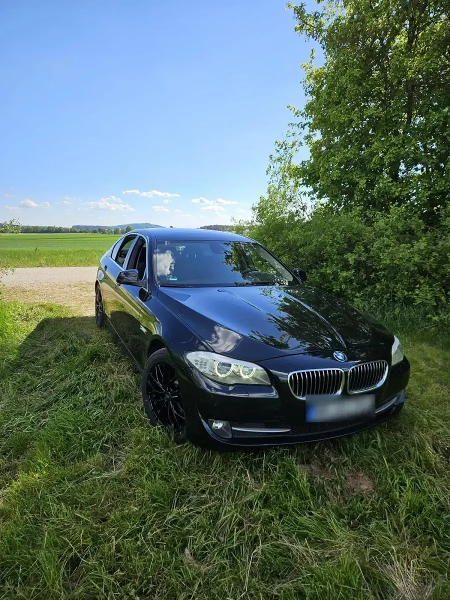 Gebraucht BMW 520 188 PS (138 kW) 2011 Schwarz Limousine
