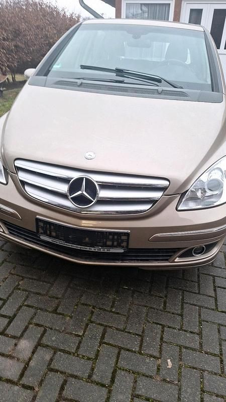 Gebraucht Mercedes B200 136 PS (100 kW) 2007 Gold Van / Kleinbus