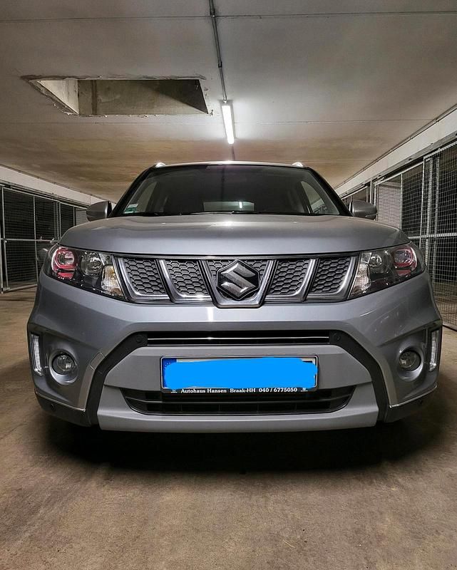 Grau Gebraucht 2015 Suzuki Vitara SUV | 13.500 € (Fairer Preis) - Bild 1/4