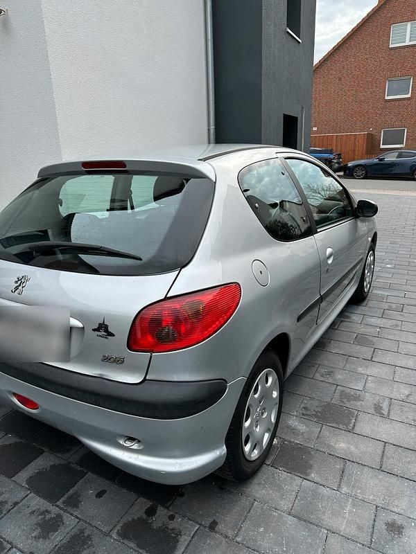 Gebraucht Peugeot 206 75 PS (55 kW) 2004 Silber Kleinwagen