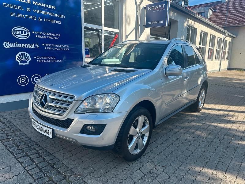 Silber Gebraucht 2009 Mercedes ML320 SUV | 11.500 € - Bild 1/4