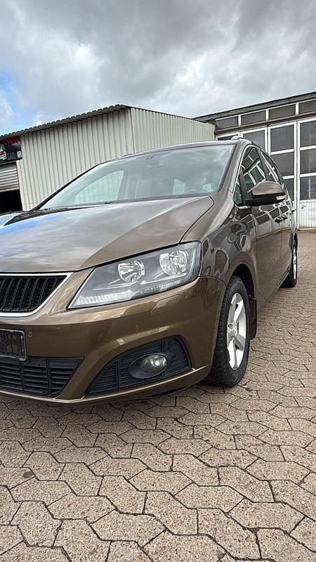 Braun Gebraucht 2012 Seat Alhambra Style Van / Kleinbus | 12.999 € (Etwas zu teuer) - Bild 1/4
