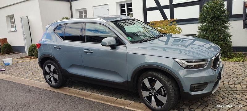 Grau Gebraucht 2021 Volvo XC40 Momentum SUV | 27.490 € (Superpreis) - Bild 1/4