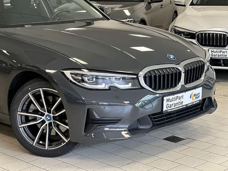 Gebraucht BMW 320e Advantage 163 PS (119 kW) 2022 Grau Limousine