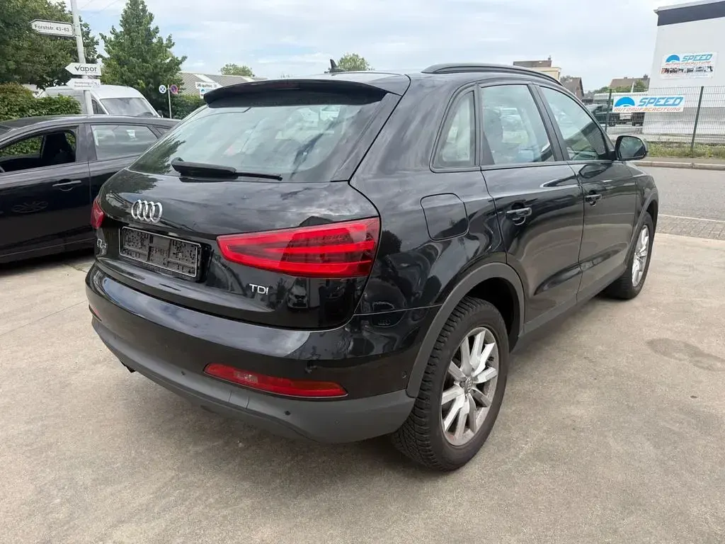 Gebraucht Audi Q3 Ambiente 140 PS (102 kW) 2011 Schwarz SUV