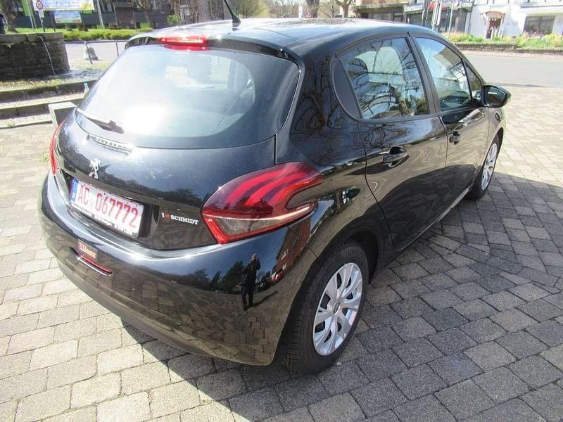 Second-hand Peugeot 208 83 CP (61 kW) 2018 Negru Hatchback
