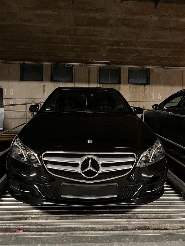 Gebraucht Mercedes E250 Avantgarde 211 PS (155 kW) 2013 Schwarz Limousine