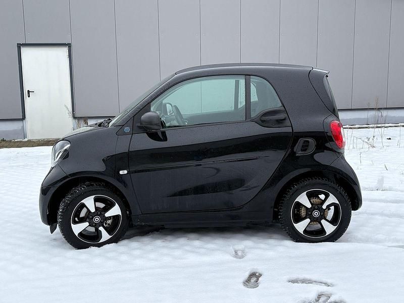 Schwarz Gebraucht 2021 Smart ForTwo Coupé Kleinwagen | 11.900 € (Fairer Preis) - Bild 1/4