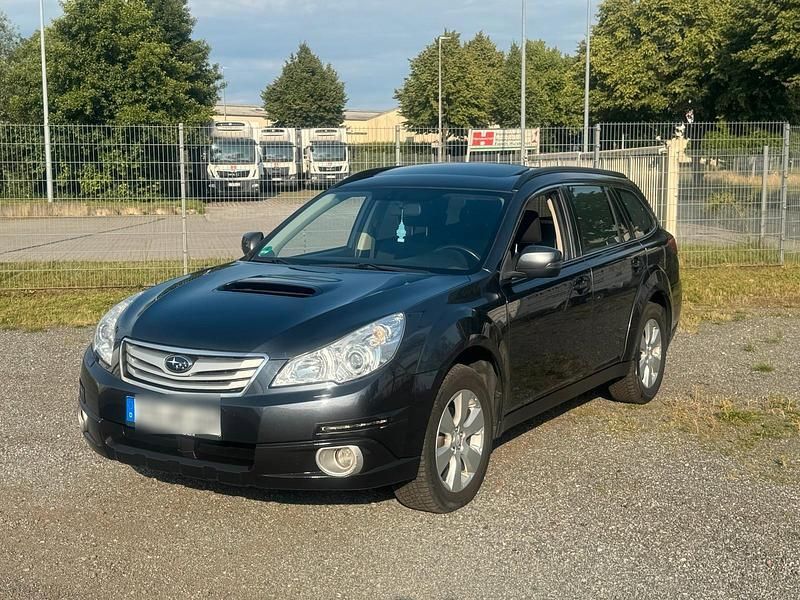 Grau Gebraucht 2013 Subaru Outback SUV | 3.350 € (Superpreis) - Bild 1/4