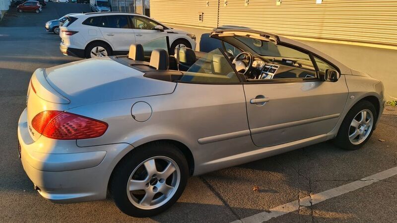 Silber Gebraucht 2004 Peugeot 307 CC Cabrio | 2.999 € (Fairer Preis) - Bild 1/4