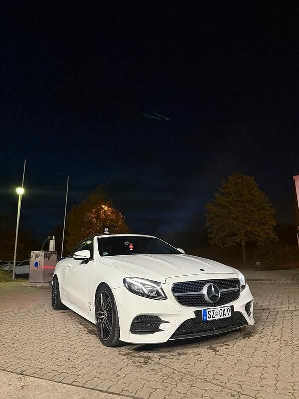 Weiß Gebraucht 2018 Mercedes E220 AMG line Cabrio | 29.000 € (Fairer Preis) - Bild 1/4