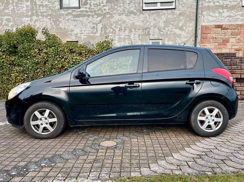 Gebraucht Hyundai i20 101 PS (74 kW) 2009 Schwarz Kleinwagen