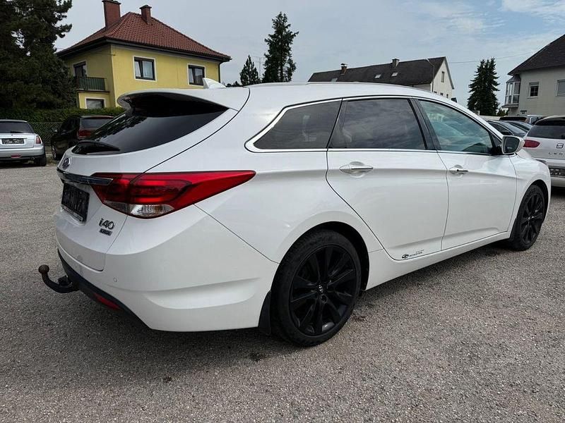 Gebraucht Hyundai i40 Premium 141 PS (103 kW) 2015 Weiß Kombi