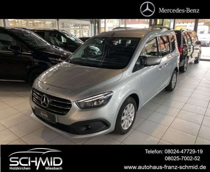 Helvinsilber Gebraucht 2024 Mercedes 180 Progressive Limousine | 33.733 € (Teuer) - Bild 1/4