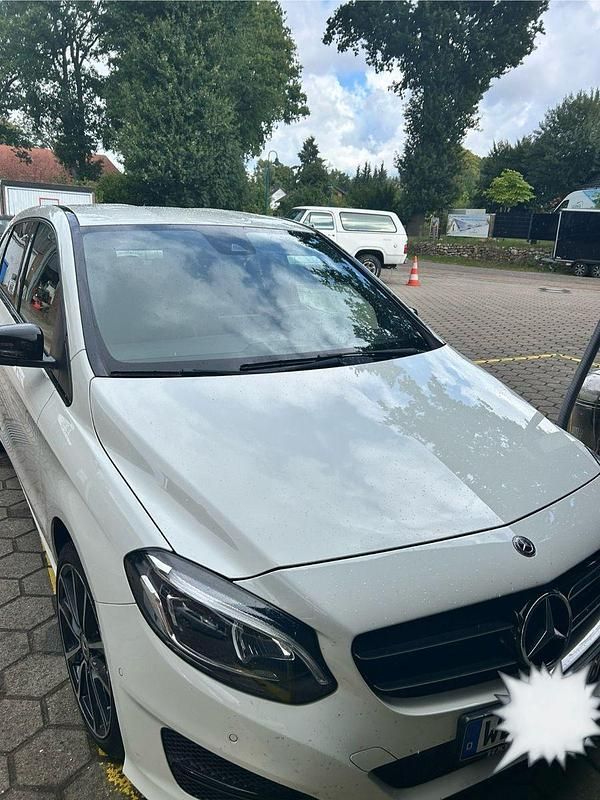 Weiß Gebraucht 2018 Mercedes B200 Van / Kleinbus | 16.500 € (Guter Preis) - Bild 1/4