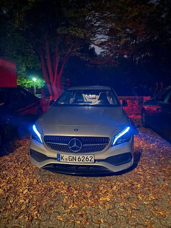 Silber Gebraucht 2017 Mercedes CLA200 Shooting Brake AMG line Kombi | 17.000 € (Guter Preis) - Bild 1/4