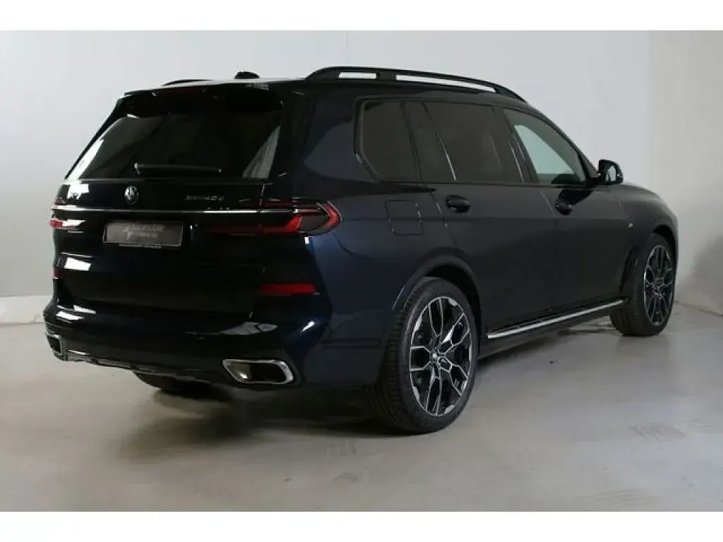 Gebraucht BMW X7 Sport Line 352 PS (258 kW) 2025 Carbonschwarz (metallic) SUV
