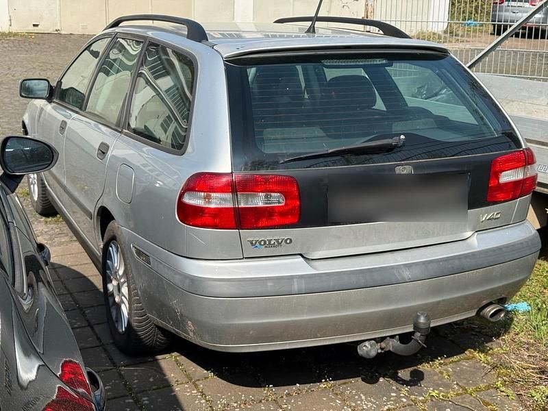 Gebraucht Volvo V40 109 PS (80 kW) 2001 Silber Kombi