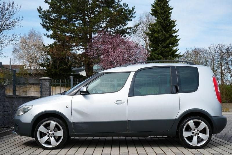 Gebraucht Skoda Roomster 90 PS (66 kW) 2013 Silber Van / Kleinbus