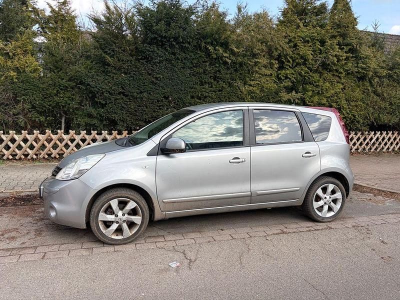 Gebraucht Nissan Note Acenta 88 PS (64 kW) 2010 Silber Kleinwagen