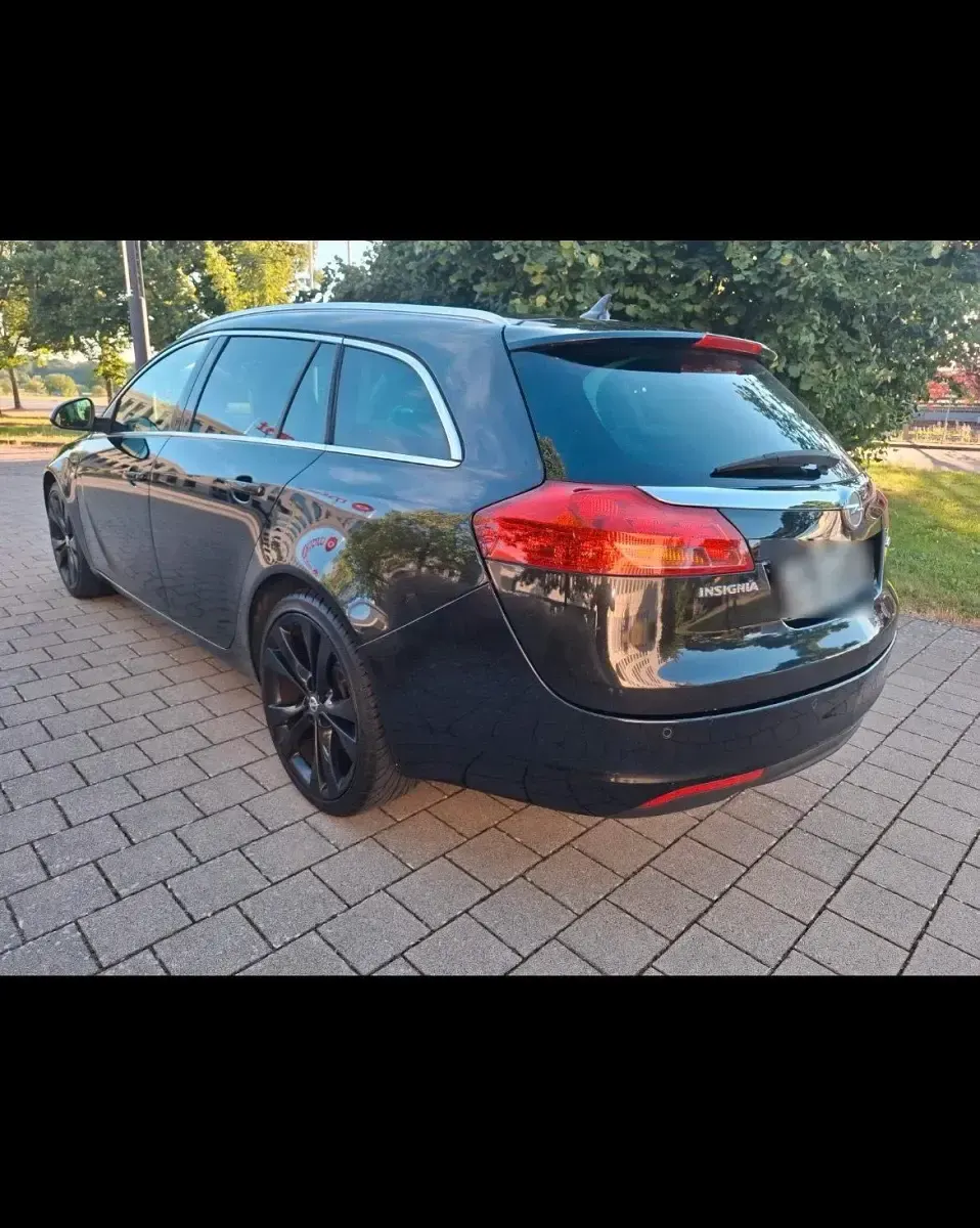 Gebraucht Opel Insignia 160 PS (117 kW) 2011 Schwarz Kombi