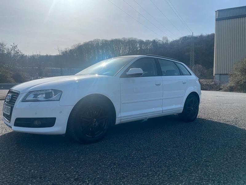 Gebraucht Audi A3 Sportback 125 PS (91 kW) 2011 Weiß Kleinwagen