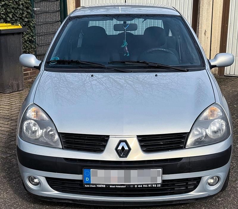 Gebraucht Renault Clio II 90 PS (66 kW) 2004 Silber Kleinwagen