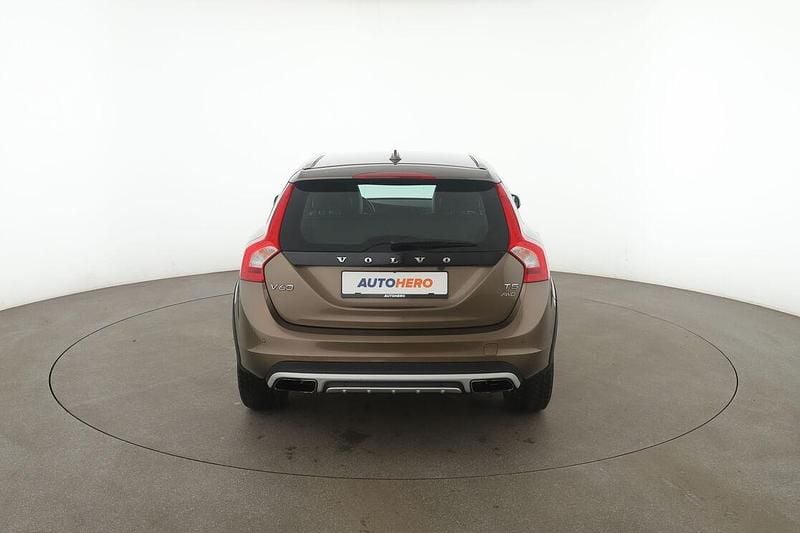 Gebraucht Volvo V60 CC Pro 245 PS (180 kW) 2018 Braun Kombi