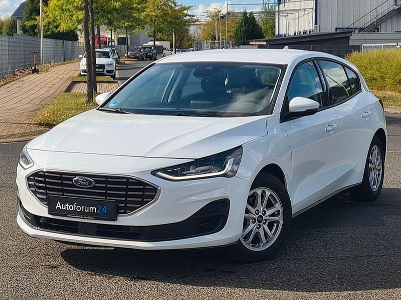 Usado Ford Focus Cool & Connect 120 HP (88 kW) 2022 Branco Sedan