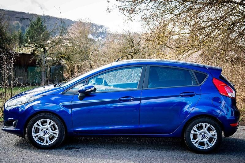 Gebraucht Ford Fiesta SYNC Edition 101 PS (74 kW) 2014 Blau Kleinwagen