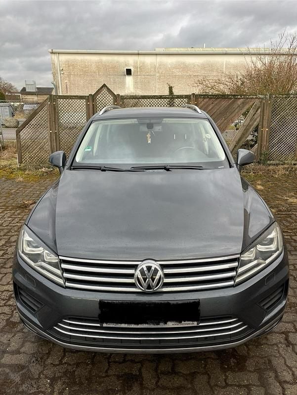 Gebraucht VW Touareg 262 PS (192 kW) 2015 Grau SUV
