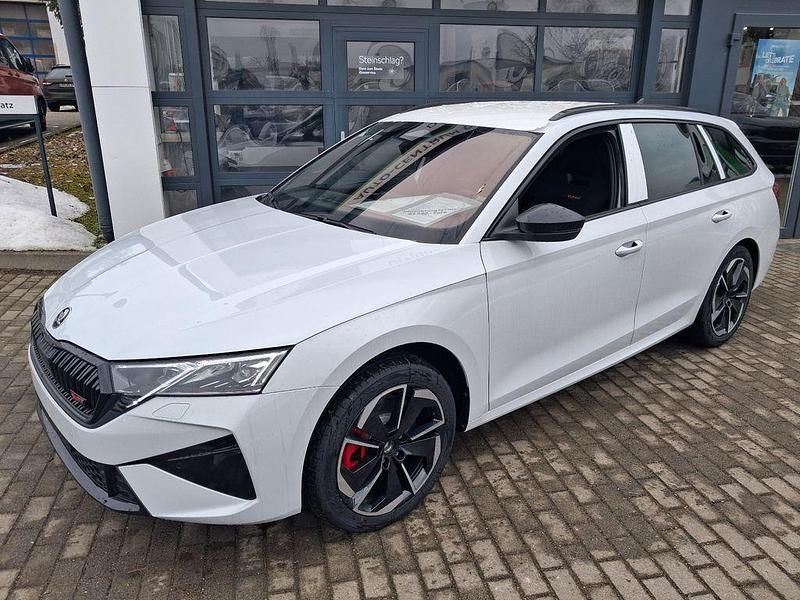 Neu Skoda Octavia RS 265 PS (194 kW) 2026 Moonweiß perleffekt Kombi