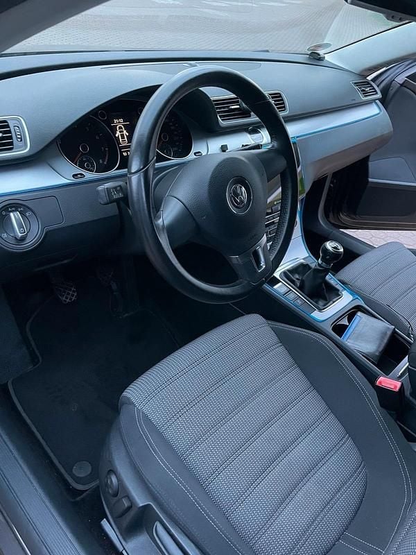 Second-hand VW Passat 160 CP (117 kW) 2011 Andere farben Coupe