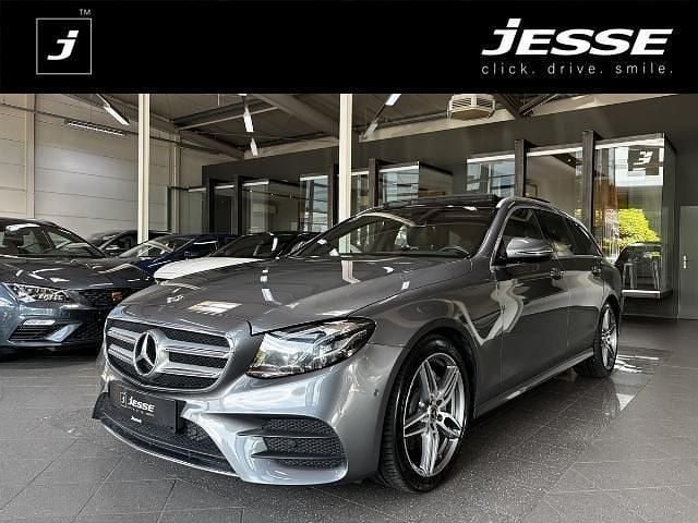 Grau Gebraucht 2019 Mercedes E220 AMG line Limousine | 28.790 € (Superpreis) - Bild 1/4
