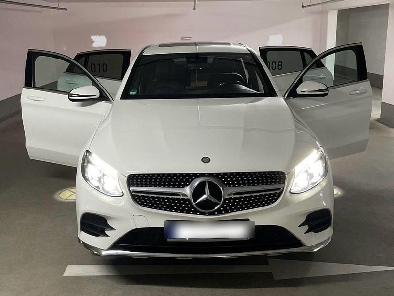 Weiß Gebraucht 2017 Mercedes GLC250 AMG line Coupé | 29.000 € (Fairer Preis) - Bild 1/4