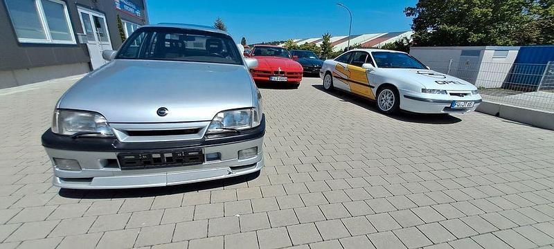 Silber Gebraucht 1987 Opel Omega Limousine | 14.990 € - Bild 1/4