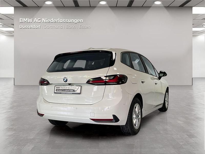 Używany BMW 220 Active Tourer Performance 156 KM (114 kW) 2023 Biały Minivan