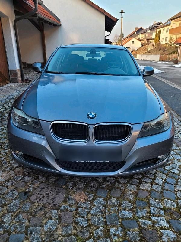 Gebraucht BMW 320 170 PS (125 kW) 2009 Silber Limousine