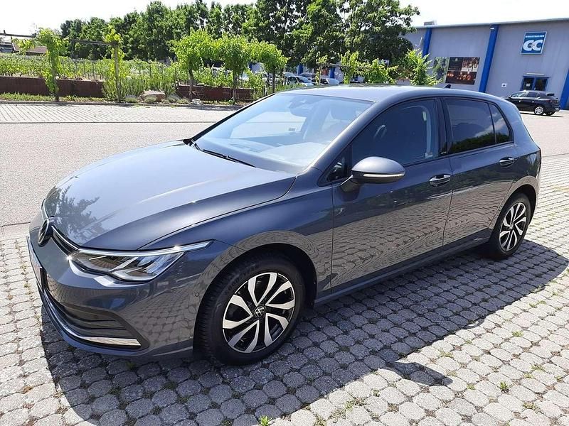 Grau Gebraucht 2021 VW Golf VIII Active Limousine | 15.985 € (Fairer Preis) - Bild 1/4