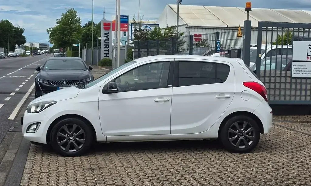Gebraucht Hyundai i20 Classic 86 PS (63 kW) 2014 Weiß Kleinwagen