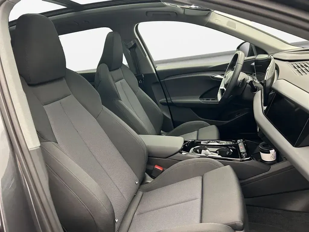 Gebraucht Audi Q6 e-tron Performance 225 kW (306 PS) 2025 Daytonagrau perleffekt SUV