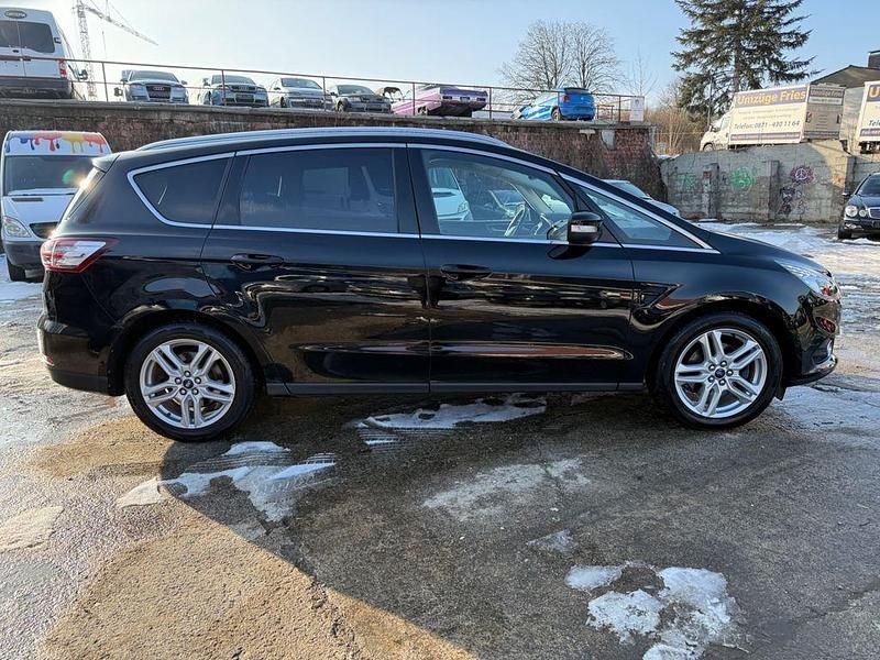 Gebraucht Ford S-MAX Titanium 160 PS (117 kW) 2018 Schwarz Van / Kleinbus