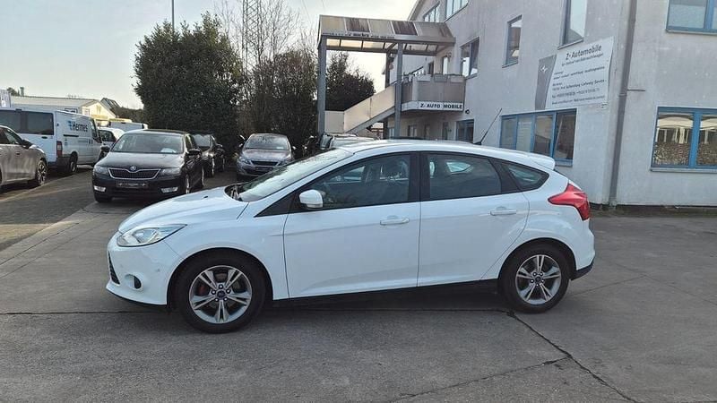 Gebraucht Ford Focus SYNC Edition 125 PS (91 kW) 2013 Weiß Limousine