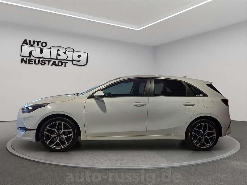 Gebraucht Kia Ceed 160 PS (117 kW) 2024 Weiß Kleinwagen