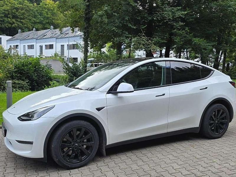 Weiß Gebraucht 2022 Tesla Model Y SUV | 33.500 € (Guter Preis) - Bild 1/4