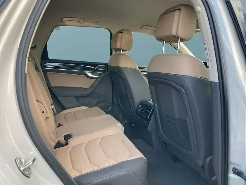 Usata VW Touareg 286 CV (210 kW) 2025 Beige SUV