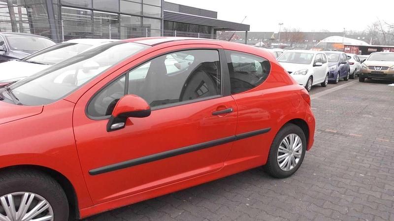 Gebraucht Peugeot 207 Filou 73 PS (53 kW) 2007 Rot Limousine